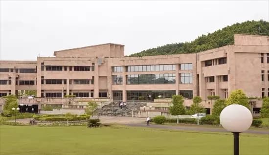 AlmaBetter is partnered with EICT Academy IIT Guwahati Building background